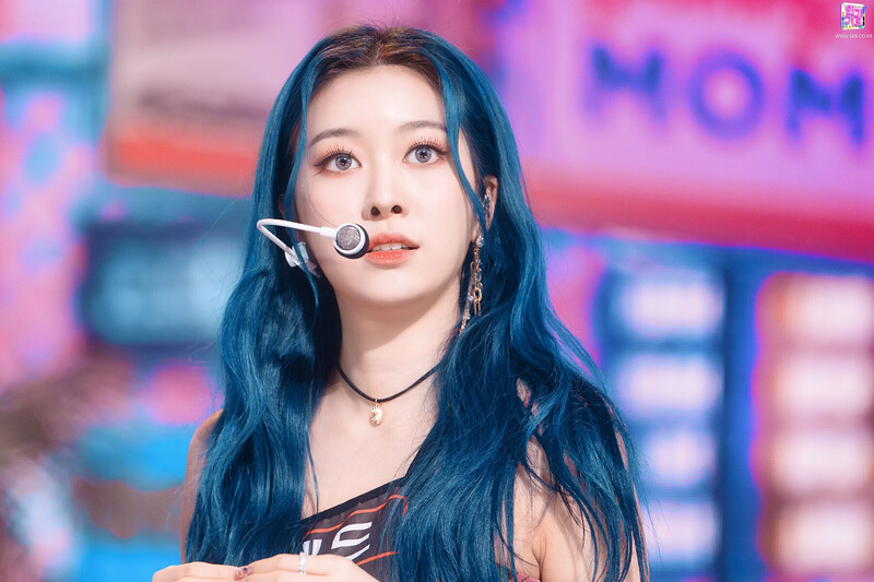 220116 MOMOLAND Jane - 'Yummy Yummy Love' at Inkigayo documents 8