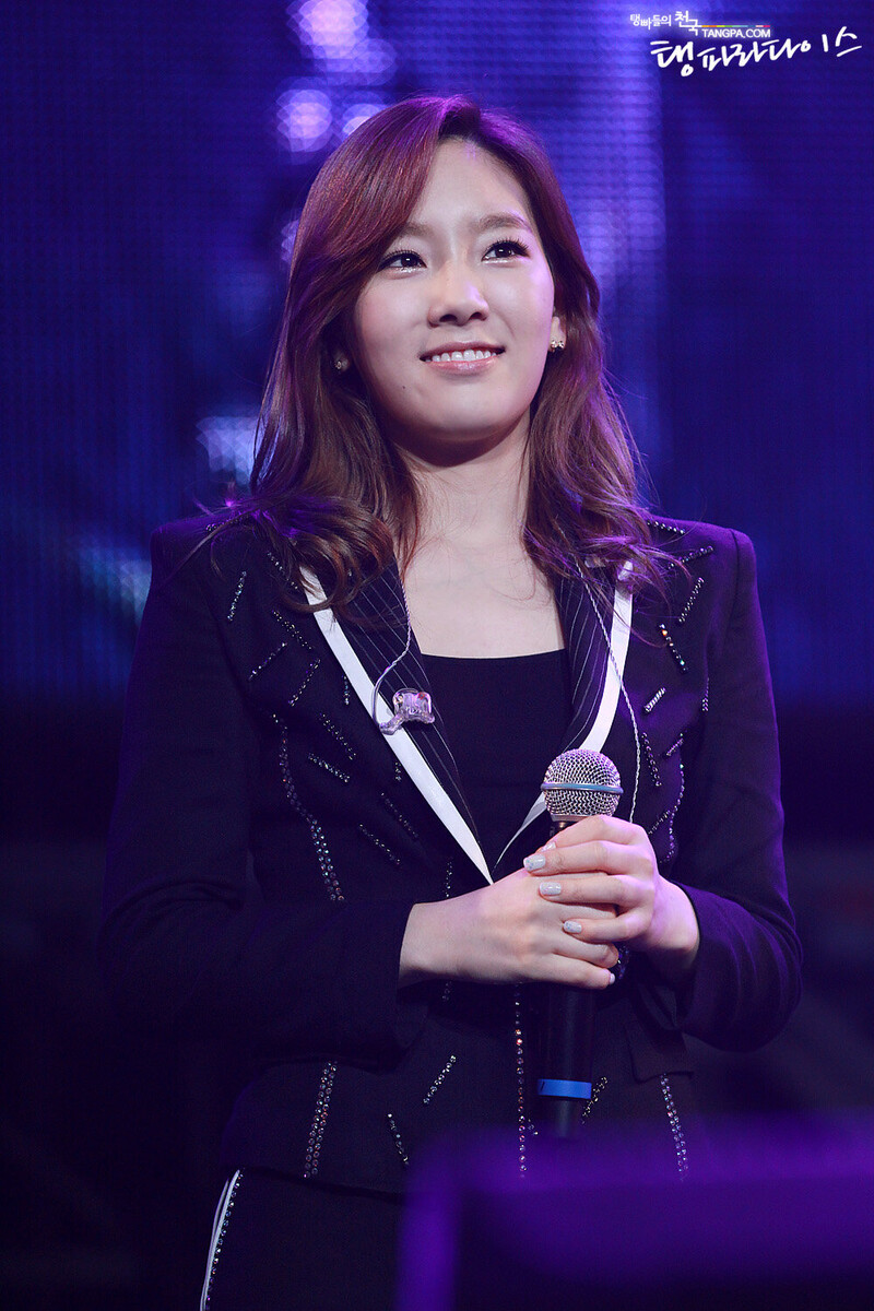 121021 Girls' Generation Taeyeon at GS& Concert documents 14