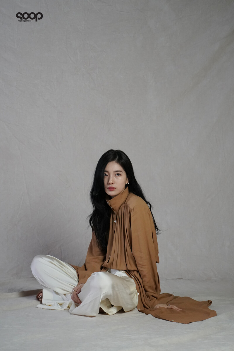 220620 Soop Naver Post - Bae Suzy - Cine21 Photoshoot Behind documents 2