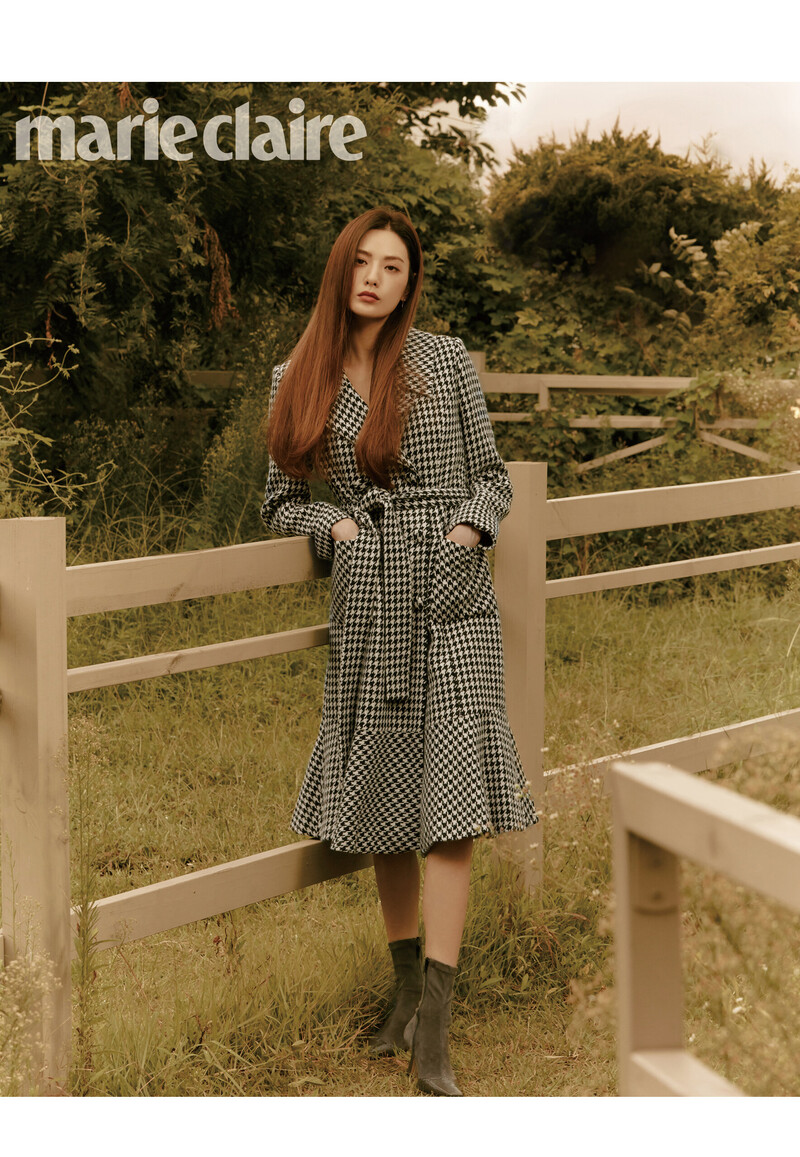 Nana for Marie Claire Korea Magazine November 2021 issue documents 4