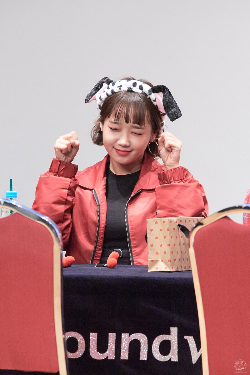 181021 Weki Meki Yoojung at 'KISS, KICKS' Youngdeungpo Fansign documents 15