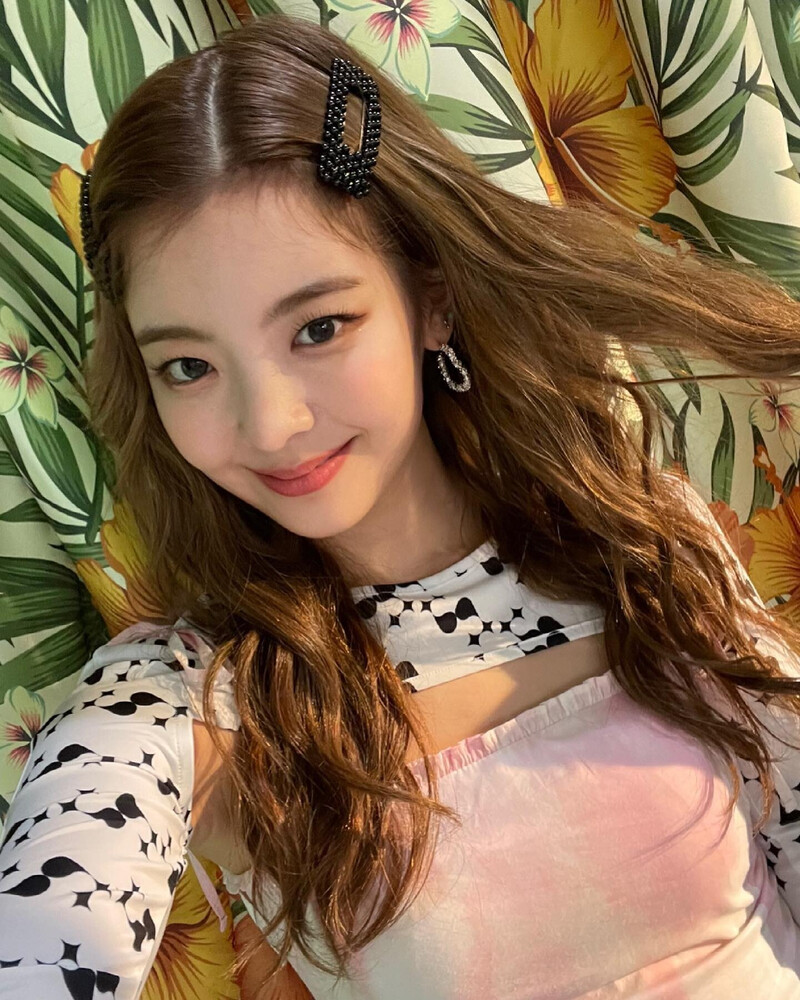 210701 ITZY Instagram Update - Lia documents 8