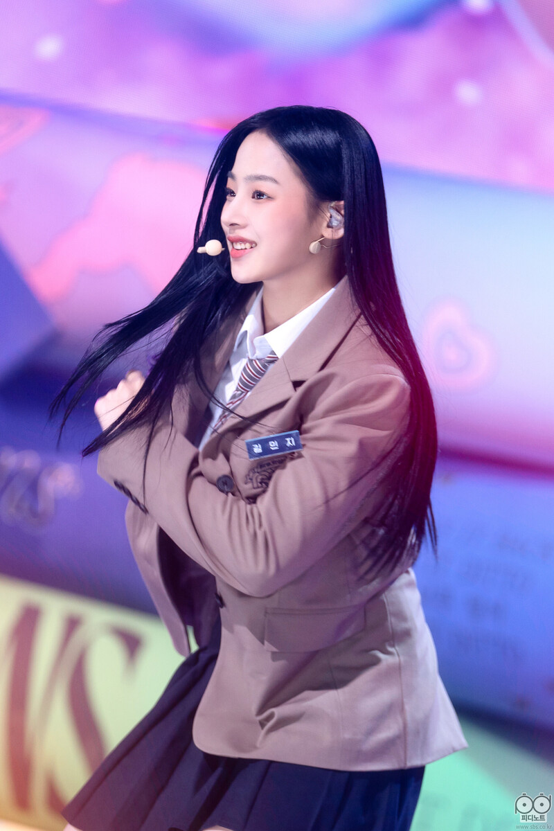 230115 NewJeans Minji 'Ditto' at Inkigayo documents 1