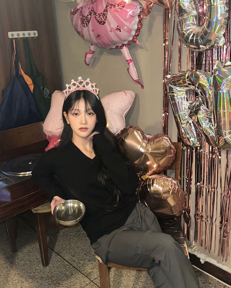 241010 fromis_9 Seoyeon Instagram Update documents 4