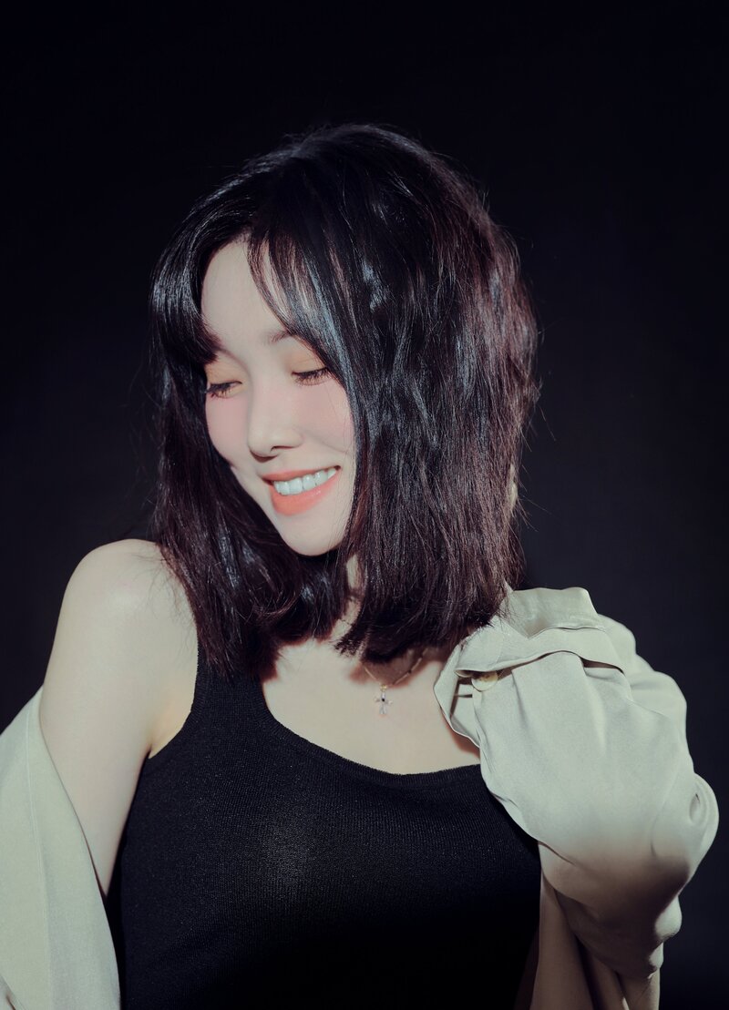 Yuju 2021 Official Profile Photos documents 7