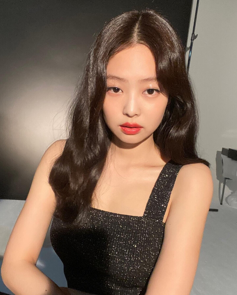 November 30, 2021 - JENNIE Instagram Update | Kpopping