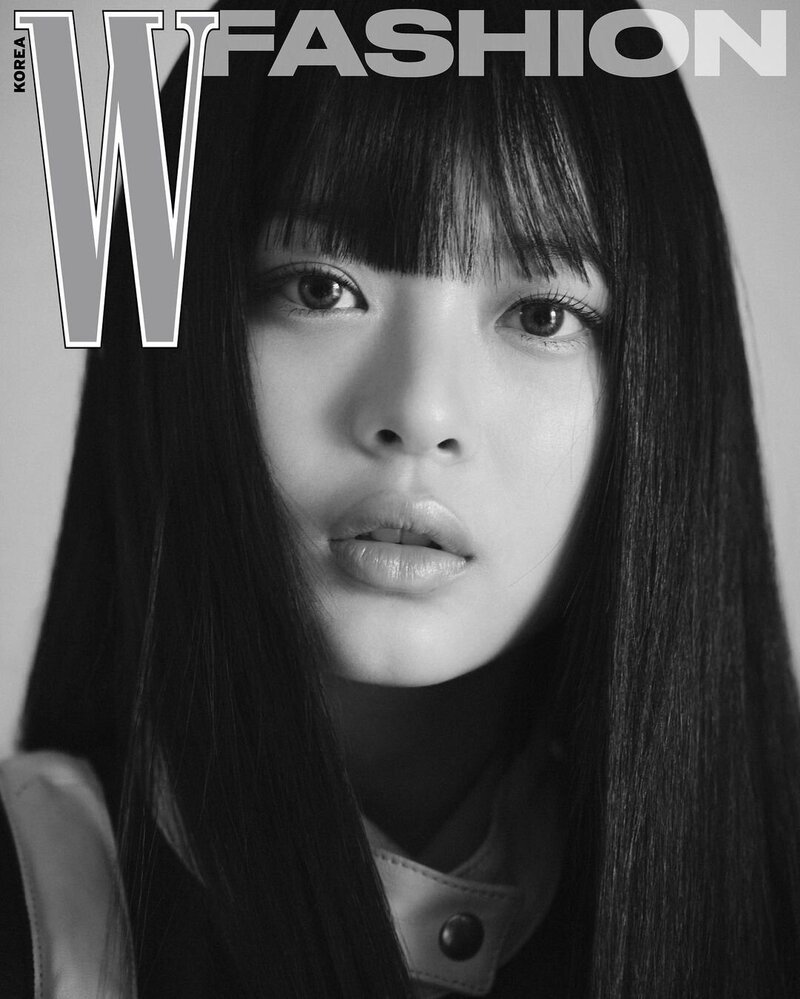 230301 WKorea Instagram Update with NewJeans Hanni | kpopping