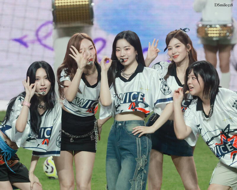 240731 TWICE Mina, Nayeon, Dahyun, Sana & Jeongyeon at Team K-League vs. Tottenham Hotspur's Halftime Show documents 2