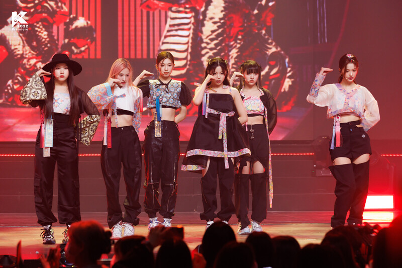 220513 KCON Twitter Update - NMIXX Official Stage Photos documents 2