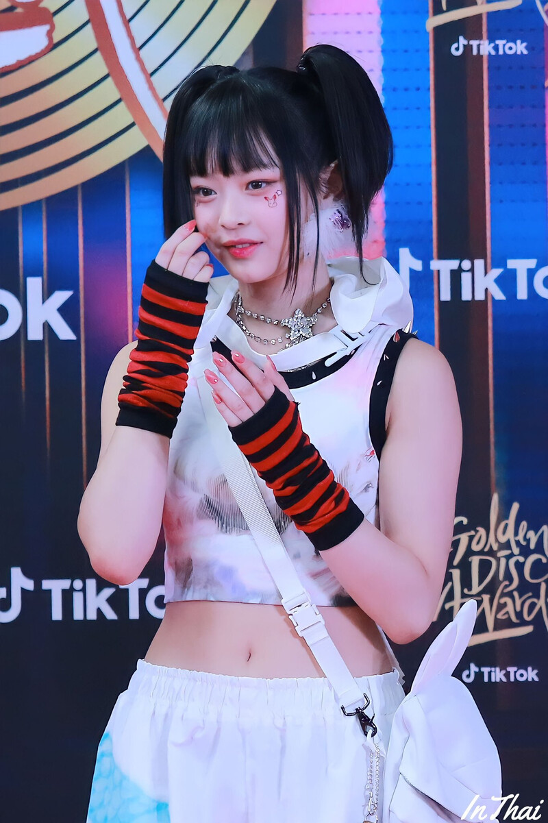 230107 NewJeans Hanni - Golden Disc Awards Red Carpet documents 3