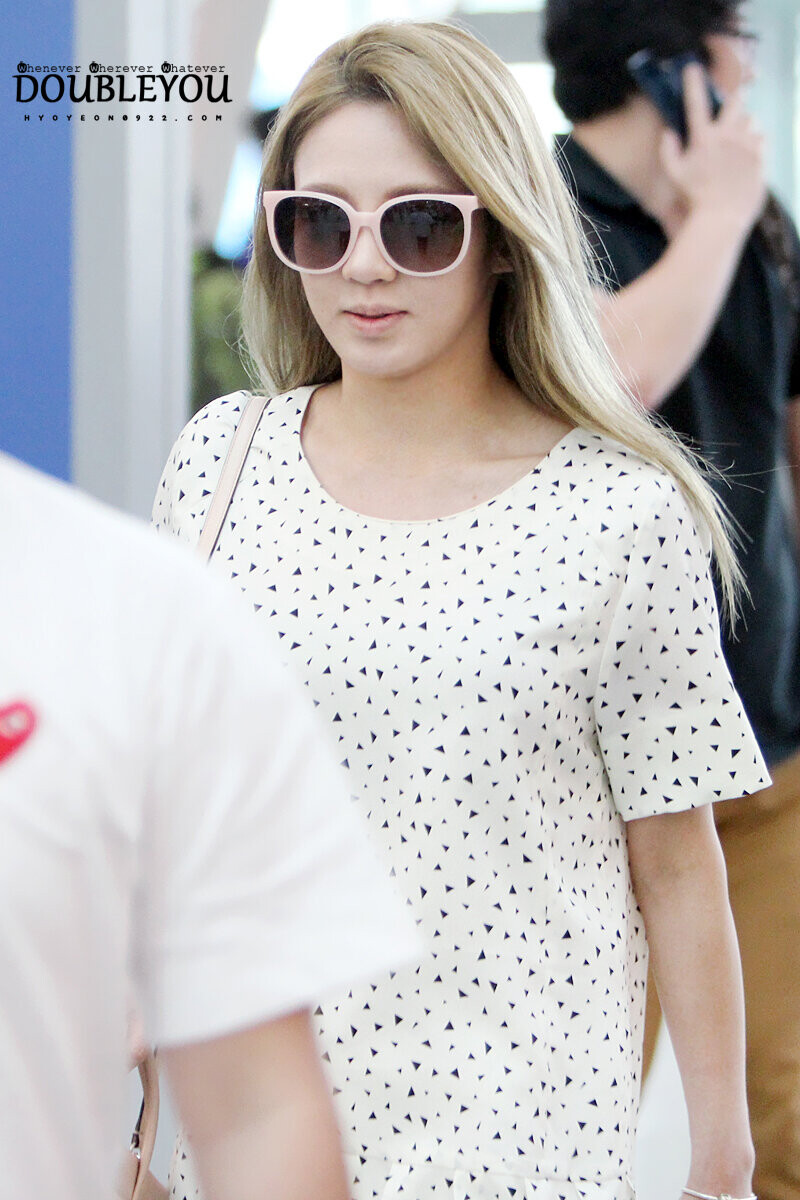 140604 Girls' Generation Hyoyeon at Incheon Airport documents 3