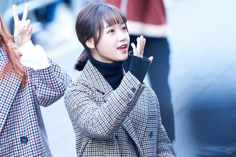 181102 Weki Meki Yoojung at Music Bank documents 1