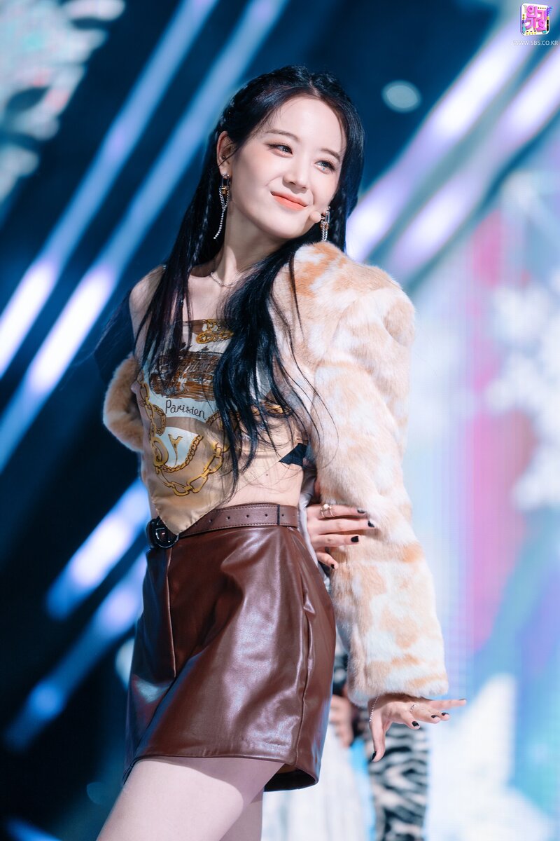 220130 fromis_9 Gyuri - 'DM' at Inkigayo documents 6