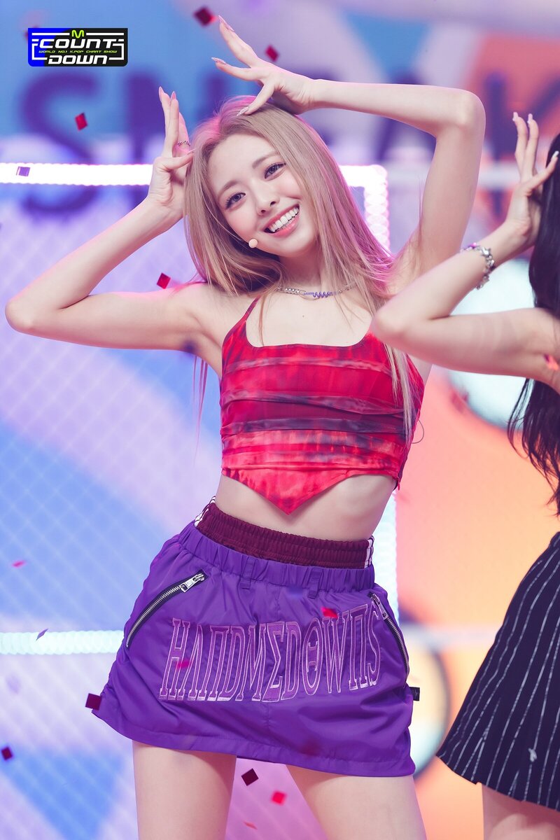 220721 ITZY Yuna - 'SNEAKERS' at M Countdown documents 15