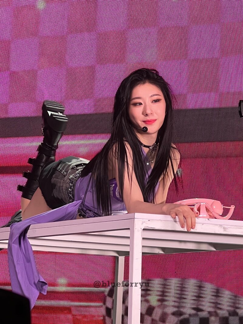 221113 ITZY Chaeryeong - 1st World Tour ‘CHECKMATE’ in New York City documents 2