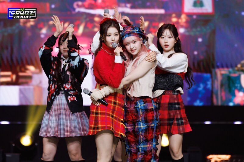 221229 NMIXX 'Funky Glitter Christmas' at M Countdown documents 12
