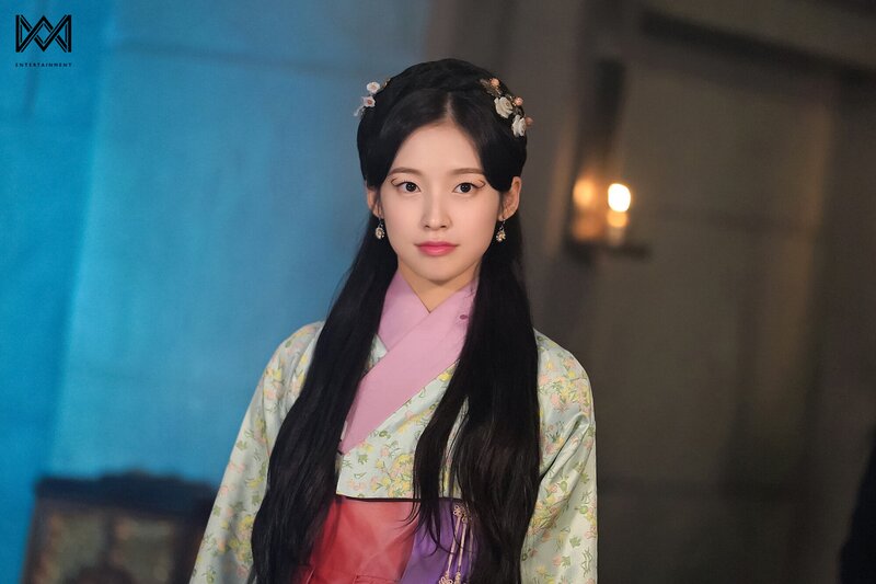 230108 WM Naver Post - OH MY GIRL Arin - 'Alchemy of Souls: Light and Shadow' Behind documents 5