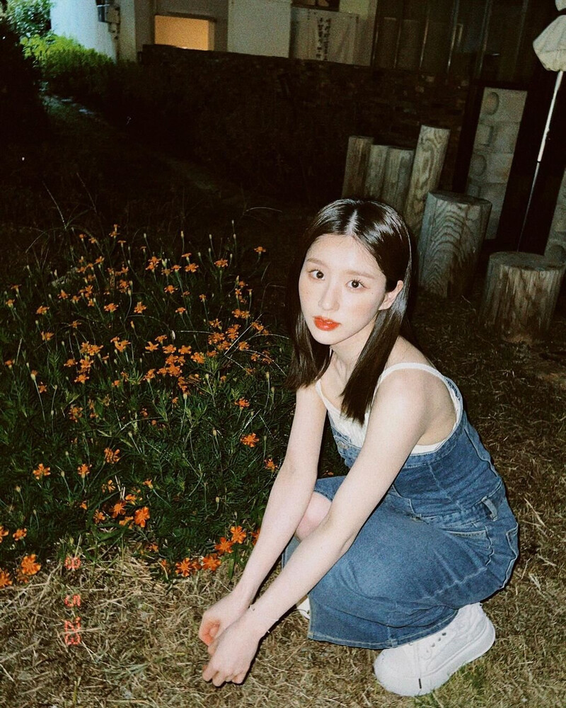 231013 ARTMS Heejin Instagram Update documents 3