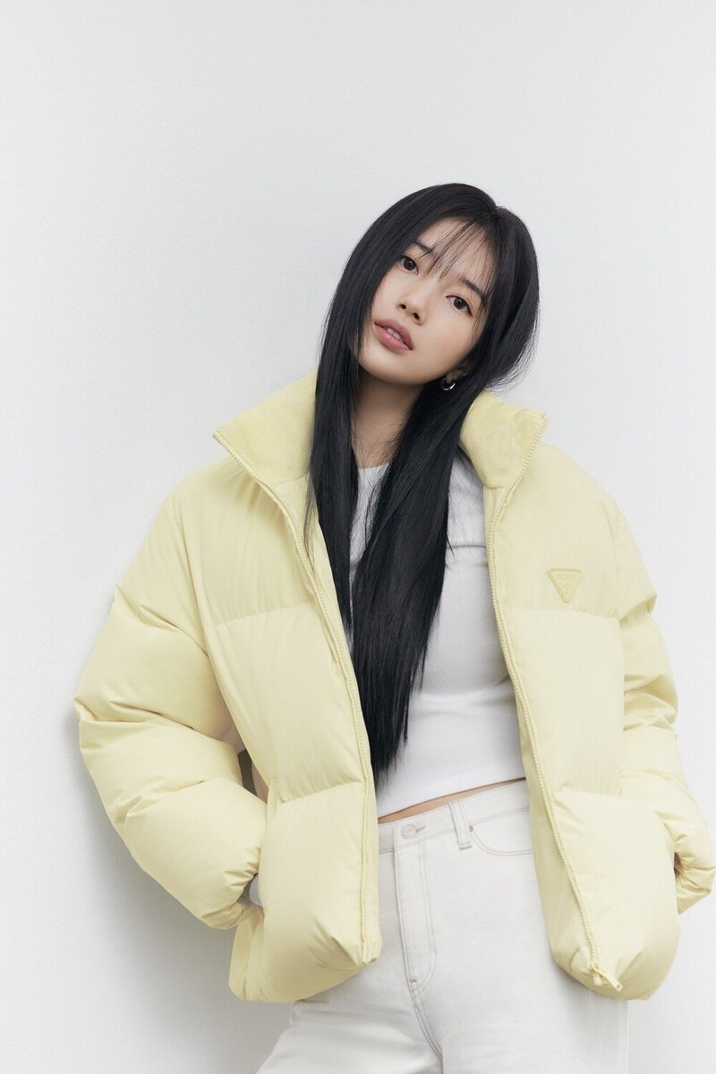 Bae Suzy for GUESS 2022 FW Collection documents 12