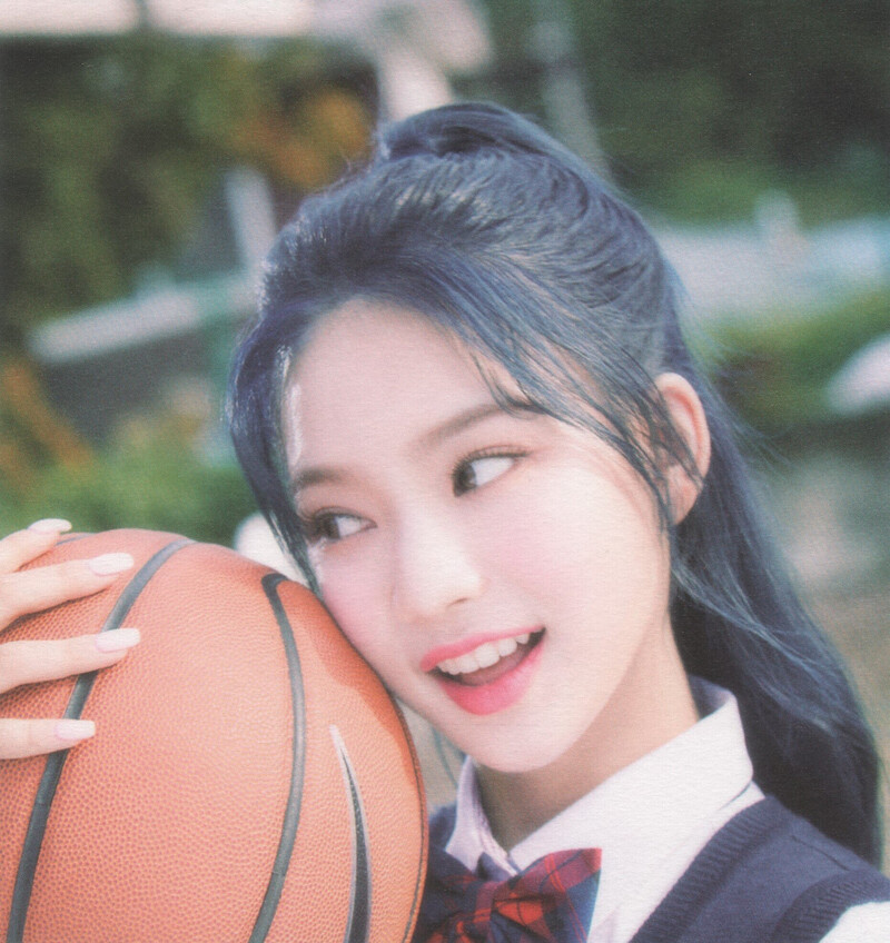 STAYC - 2022 Season's Greetings (Scans) documents 2