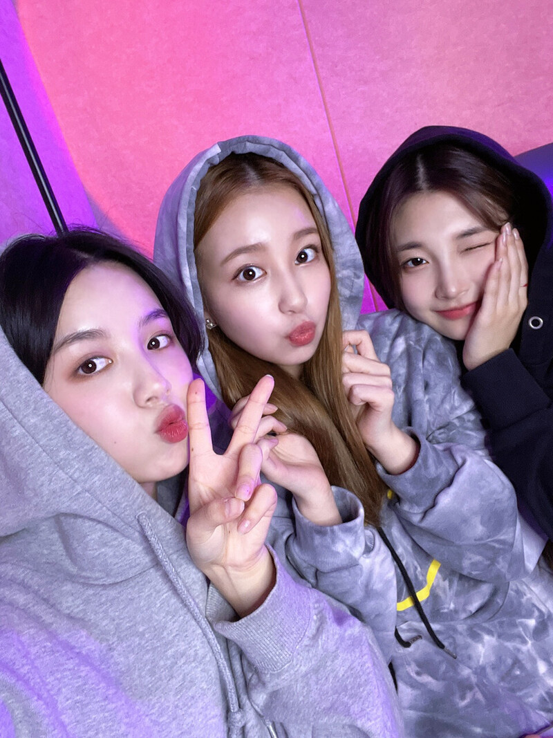 211027 WOOAH twitter update with LUCY, MINSEO, SORA documents 2