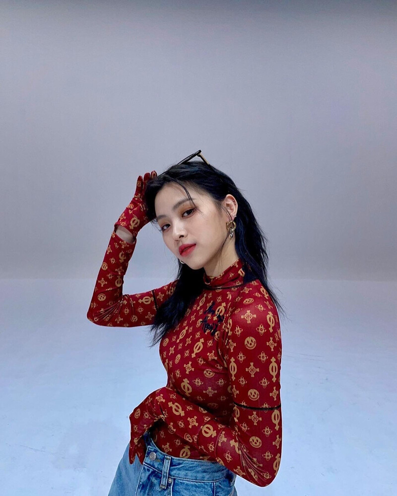 211205 ITZY Instagram Update - Ryujin documents 1