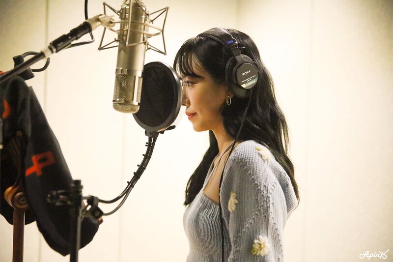 220420 IST Naver post - APINK 'I want you to be happy' recording behind documents 14