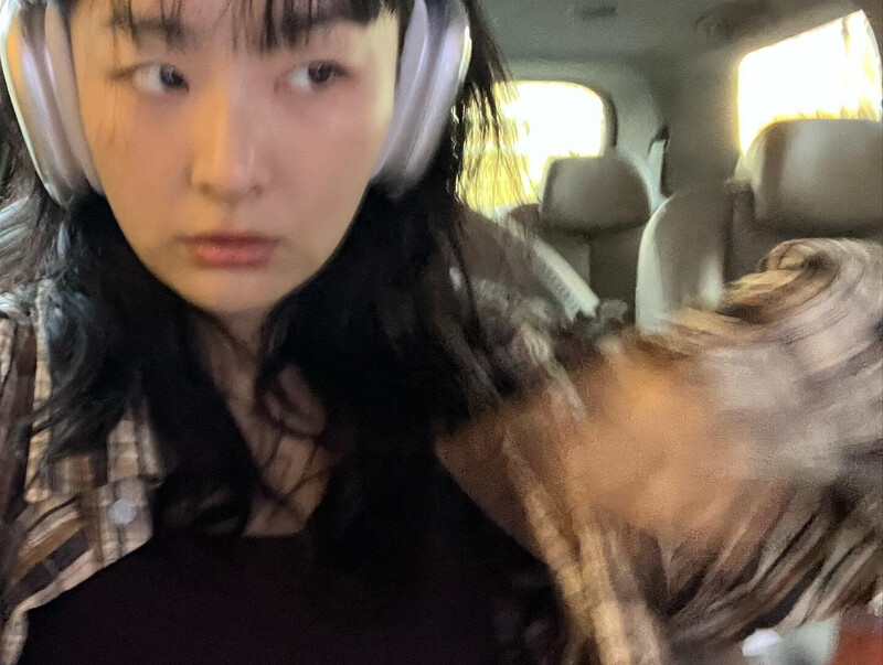 230329 - SEULGI Instagram Update documents 3