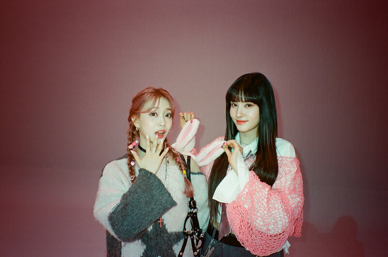 230331 MPD Twitter Update - March Film Camera - STAYC | kpopping