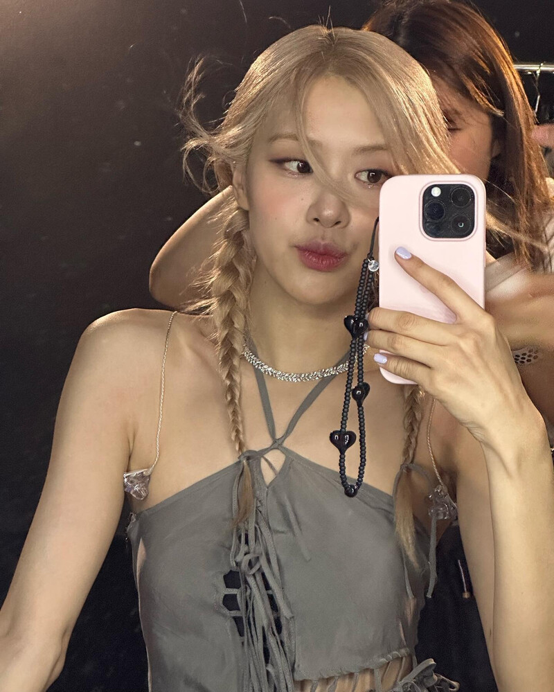 230819 - ROSÉ Instagram Update | kpopping