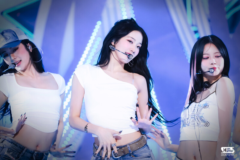 240901 LE SSERAFIM Kazuha - 'Crazy' + '1-800-hot-n-fun' at Inkigayo documents 1