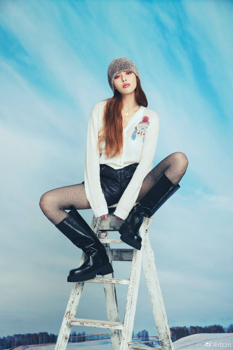 Hyuna for Dzzit 2021 FW Collection documents 9