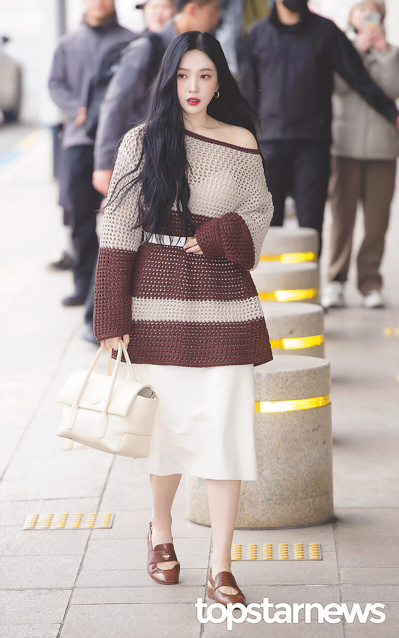 240220 JOY at Gimpo International Airport documents 3