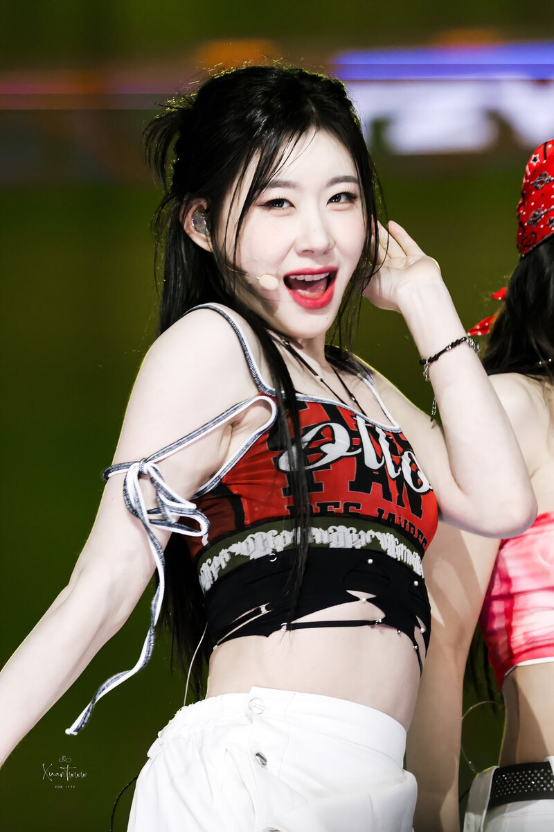 240602 ITZY Chaeryeong at K-Wave Concert Inkigayo documents 9