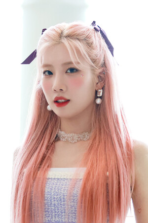 220629 LOONA Kim Lip