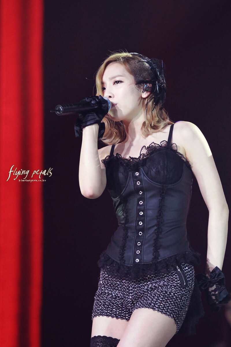 120115 Girls' Generation Taeyeon at 2011 Girls' Generation Tour in Hong Kong documents 27