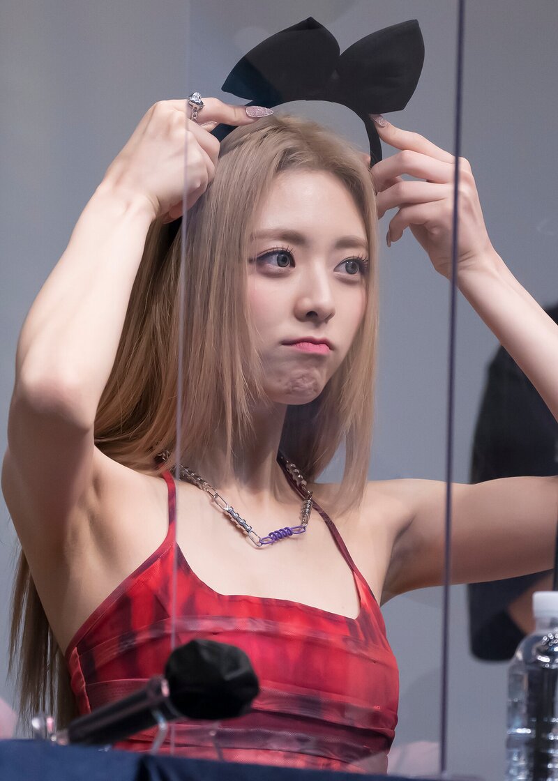 220721 ITZY Yuna - Fansign Event documents 1
