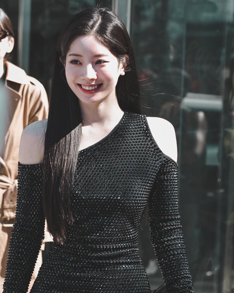 220914 TWICE Dahyun at Michael Kors SS23 Collection Runway Show documents 1
