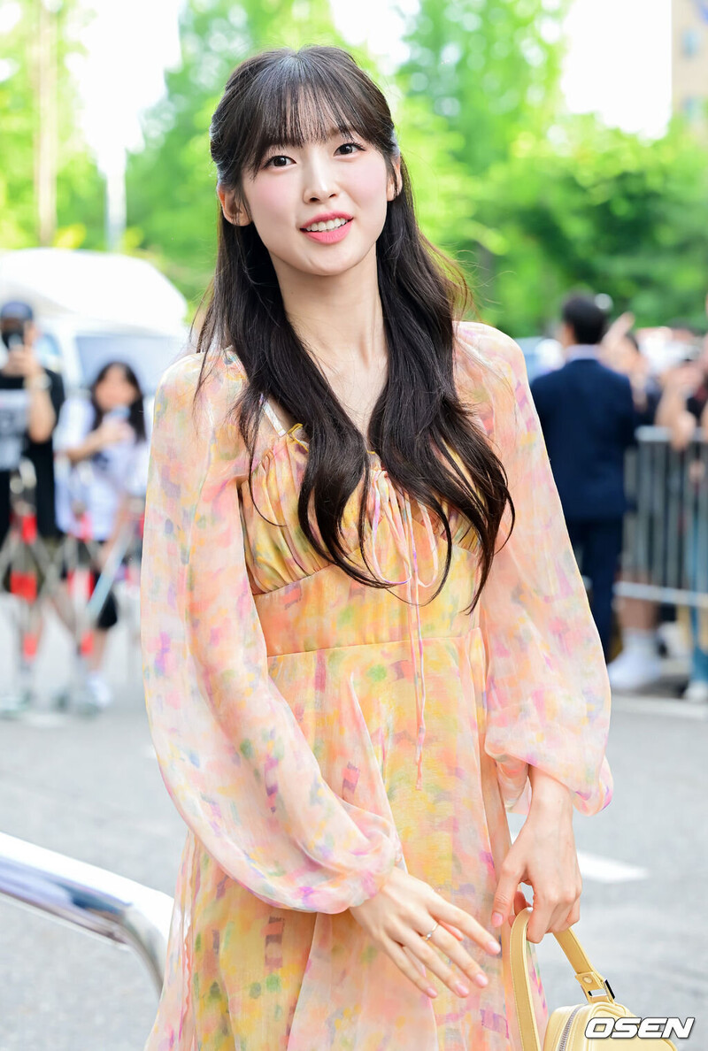 230804 Oh My Girl Arin at KBS Building for Music Bank Rehearsals documents 5