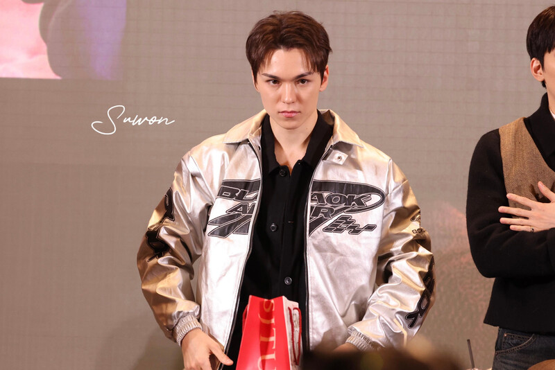 241229 SEVENTEEN Vernon - Yiziyhu Fansign Event in Shanghai documents 22