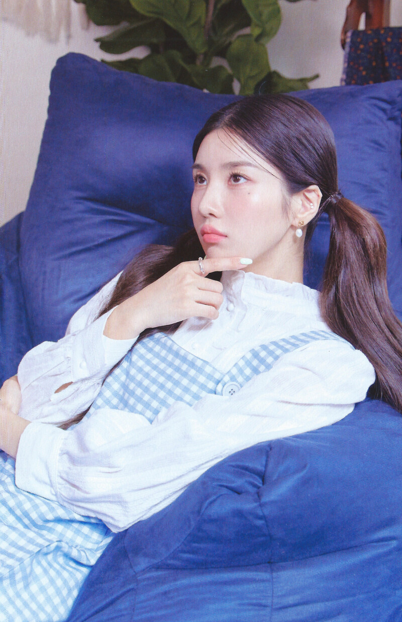 Kwon Eunbi 2022 Season's Greetings (Scans) documents 23