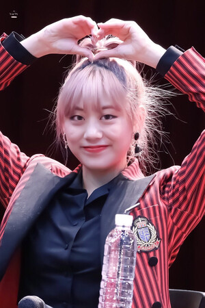 180302 Weki Meki Lua at 'Lucky' Noryangjin Fansign