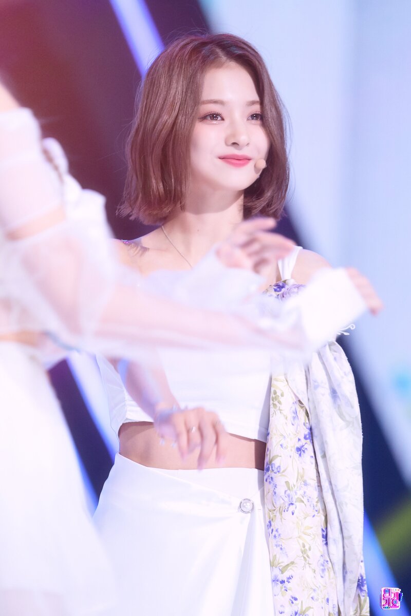 220717 fromis_9 Nagyung - 'Stay This Way' at SBS Inkigayo documents 1