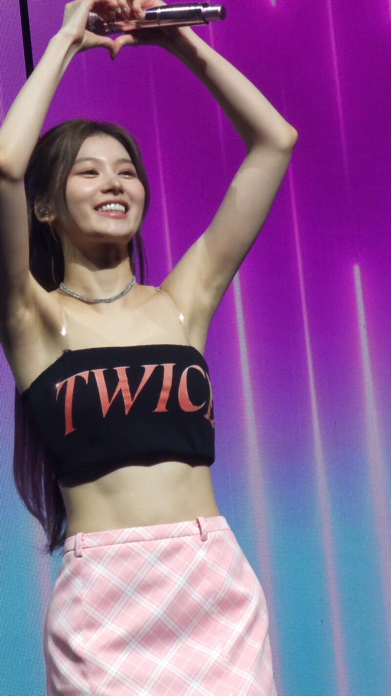 230503 TWICE Sana - ‘READY TO BE’ World Tour in Sydney Day 2 documents 16