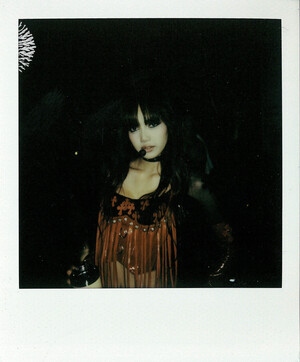 240912 - MTV Instagram Update with LISA - '2024 MTV Video Music Awards' Backstage Polaroid