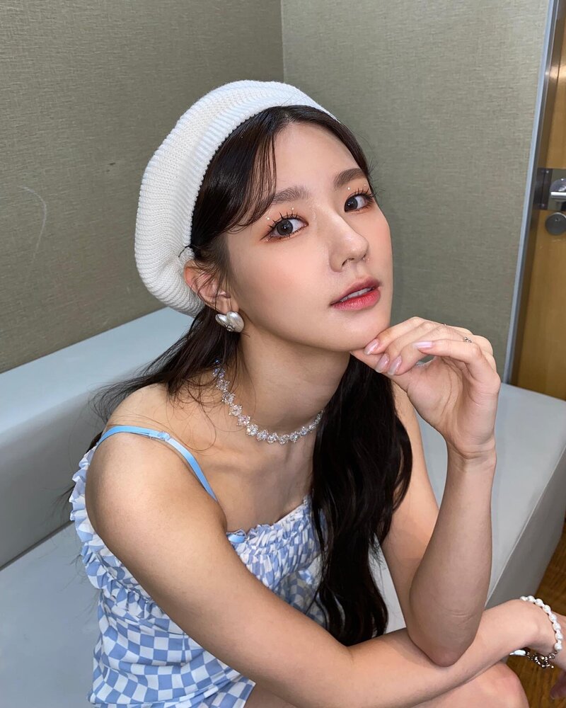210729 (G)I-DLE Miyeon Instagram Update with Soyeon documents 7