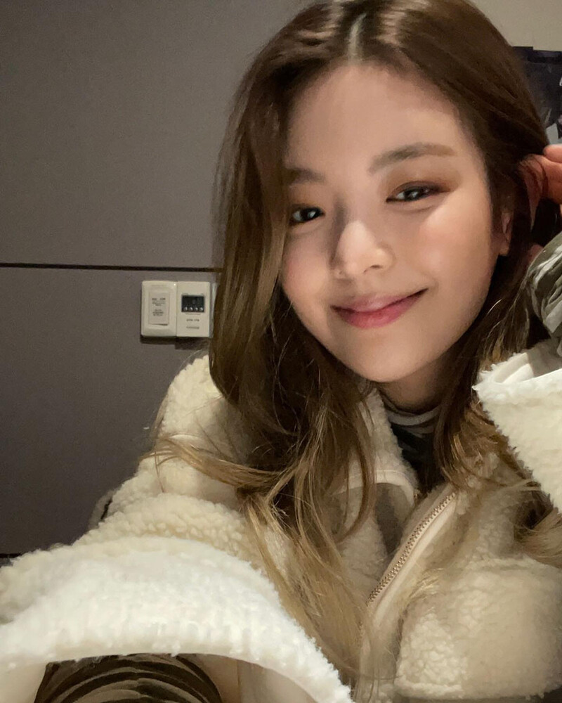 211207 ITZY Instagram Update - Lia documents 7