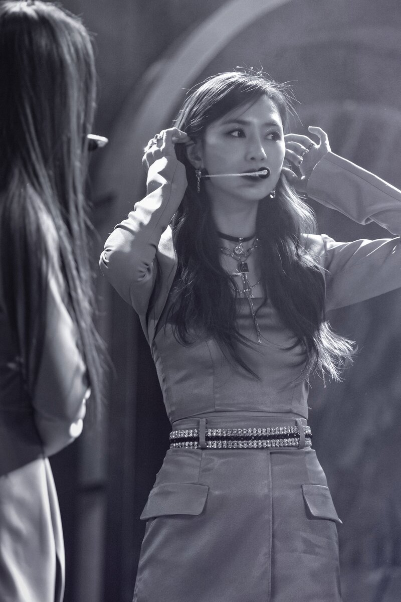 220220 Apink Hayoung - 'Dilemma' at Inkigayo documents 5