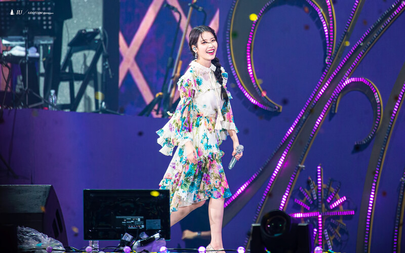 220918 IU - 'The Golden Hour' Concert documents 4