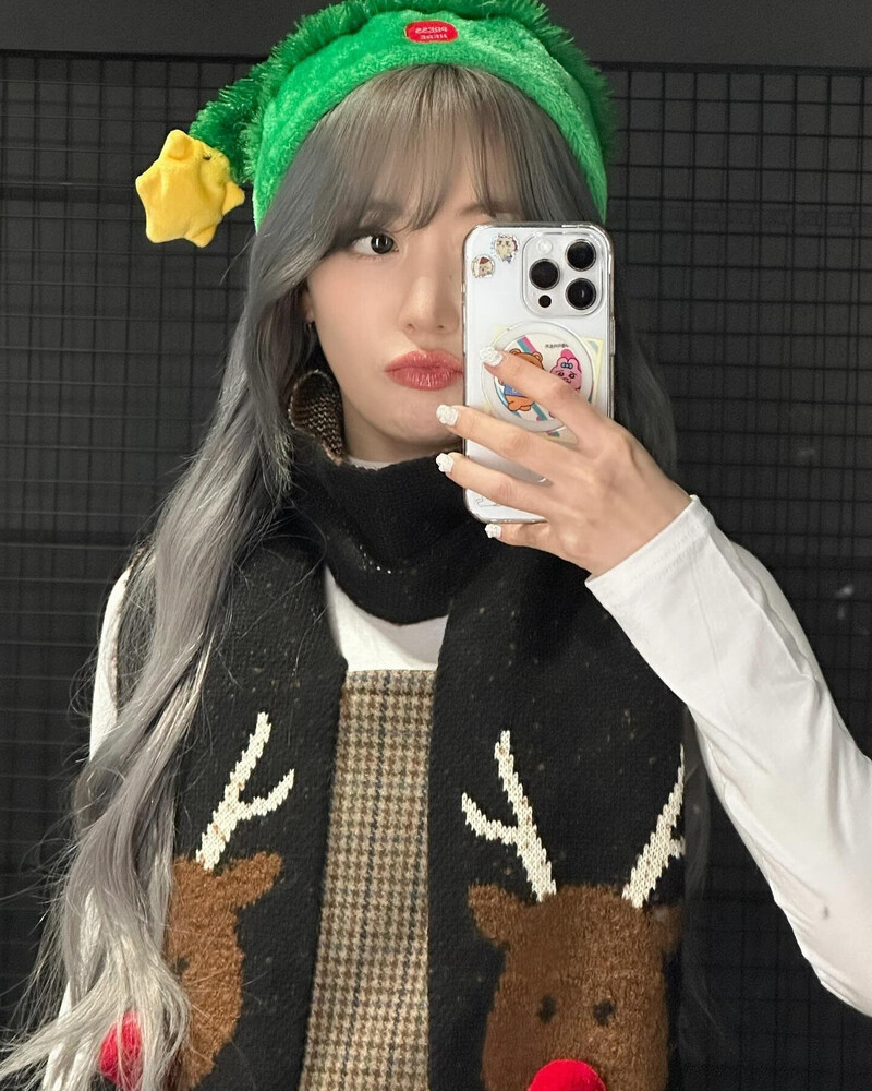 231225 - SAKURA Instagram Update documents 5